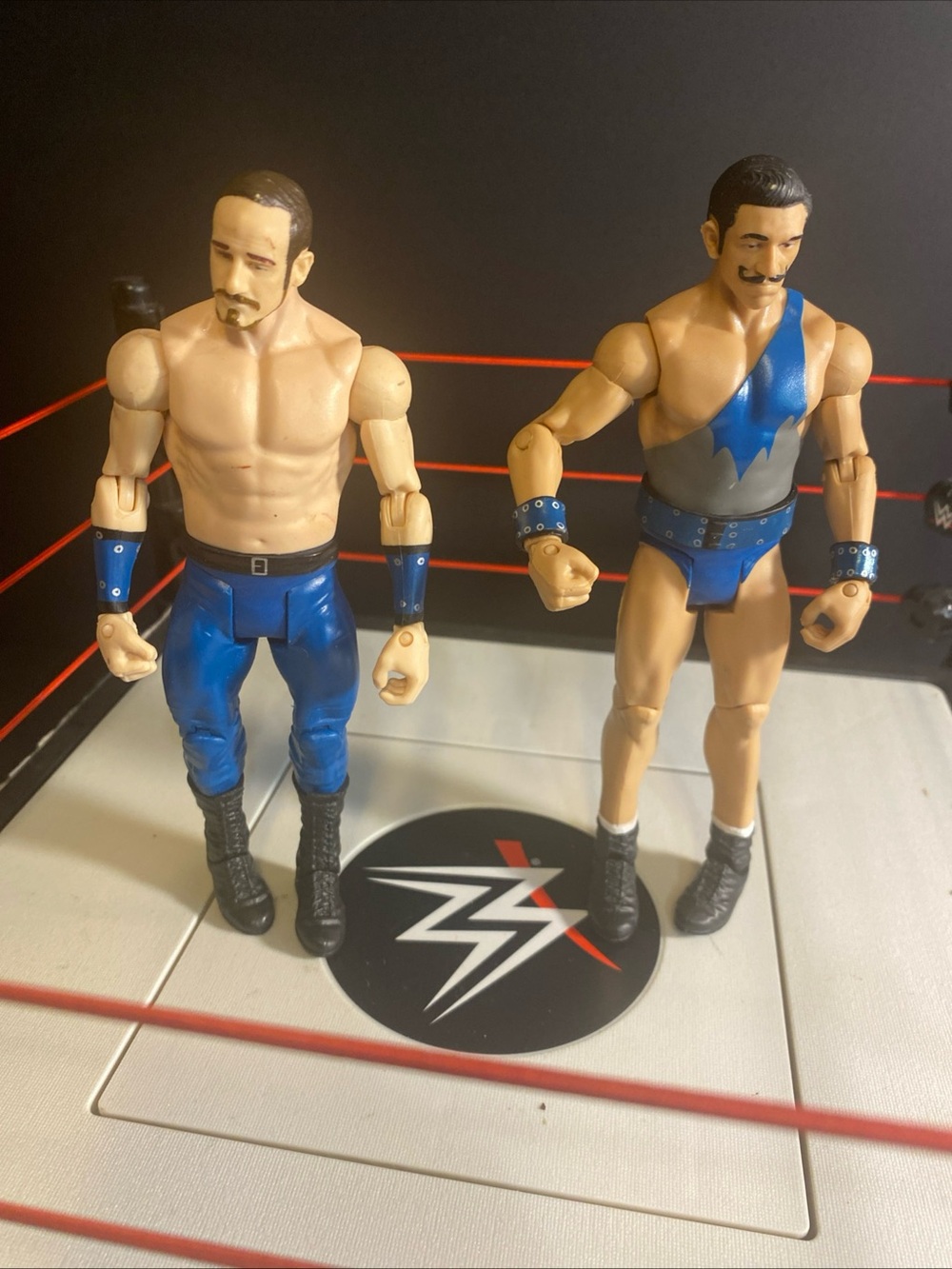 2011 WWE Mattel Basic Battle Packs Series 41 Simon Gotch & Aiden English